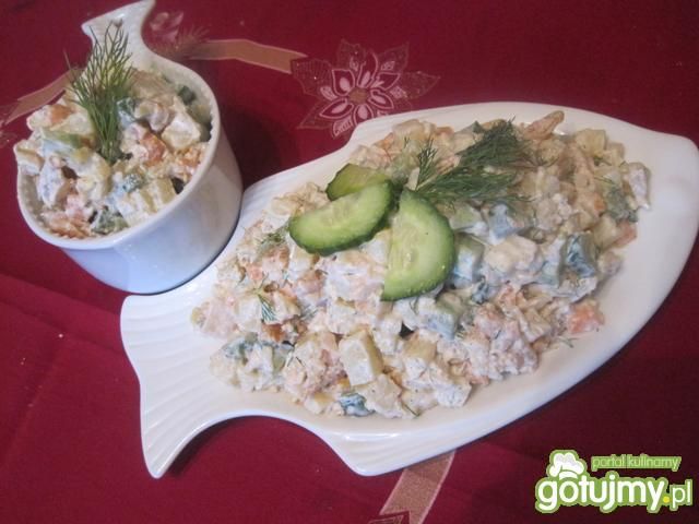 Sałatka warzywna z łososiem