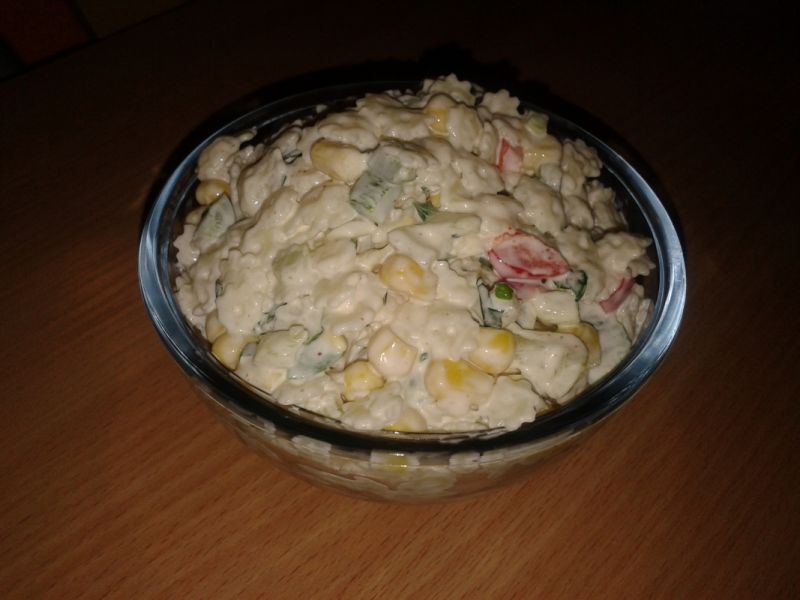 Sałatka warzywna z makaronem