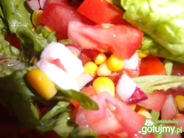 Sałatka warzywna z mozzarellą Sałatka warzywna z mozzarellą