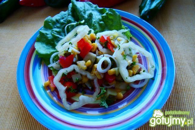 Sałatka warzywna z papryką 