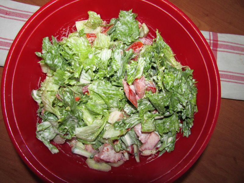 Sałatka warzywna z sałatą lodową