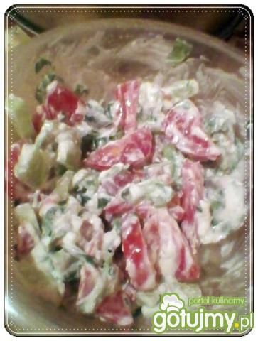 sałatka warzywna z serkiem homo