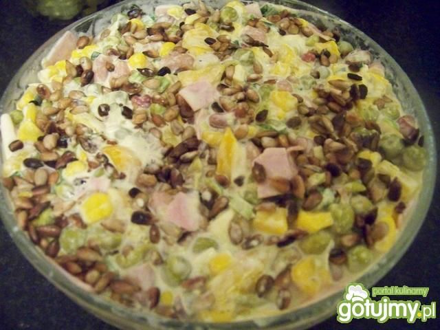 sałatka warzywna z słonecznikiem sałatka warzywna z słonecznikiem