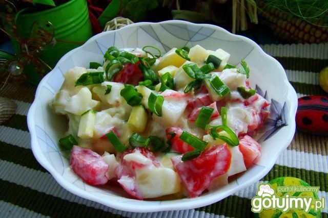 Sałatka warzywna z śmietaną  Sałatka warzywna z śmietaną