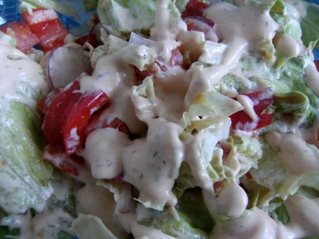 Sałatka warzywna z sosem tysiąc wysp