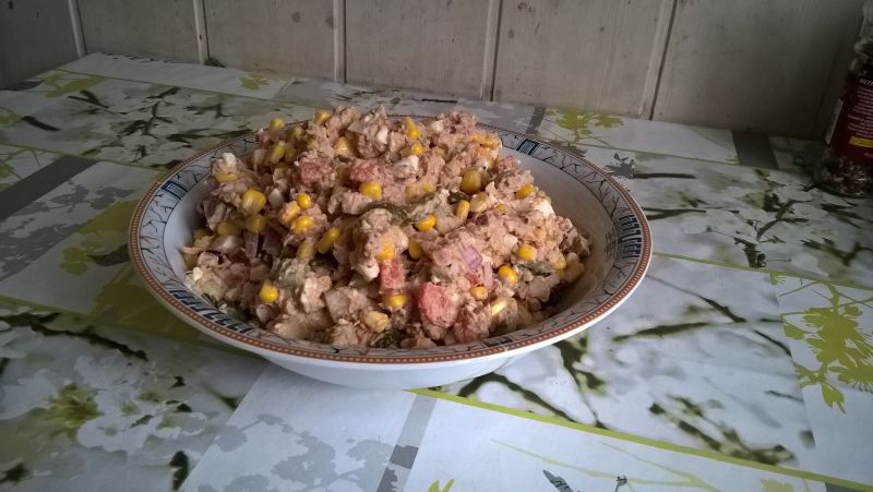 Sałatka warzywna z tuńczykiem