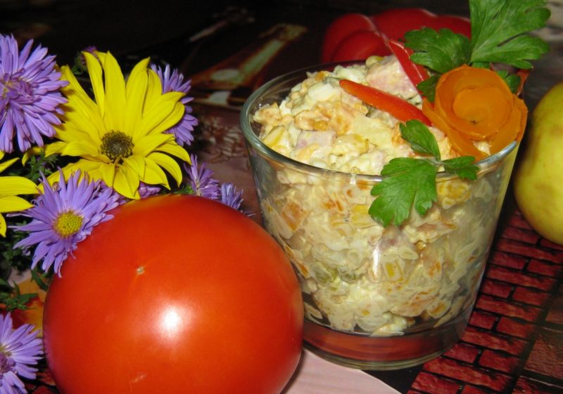 Sałatka warzywna z wędliną Sałatka warzywna z wędliną