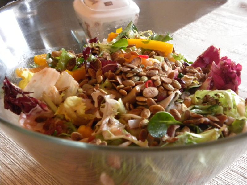 Sałatka warzywno owocowa z makaronem ryżowym