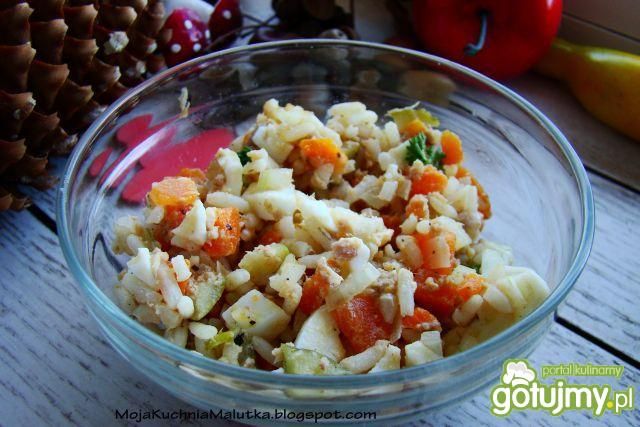 Sałatka warzywno ryżowa z tuńczykiem 