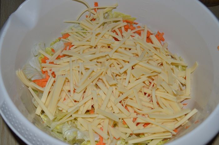 Sałatka warzywno-serowa