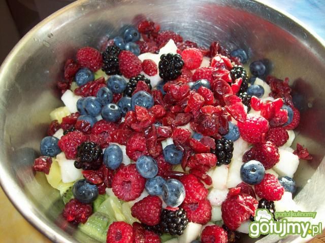 Sałatka wieloowocowa.
