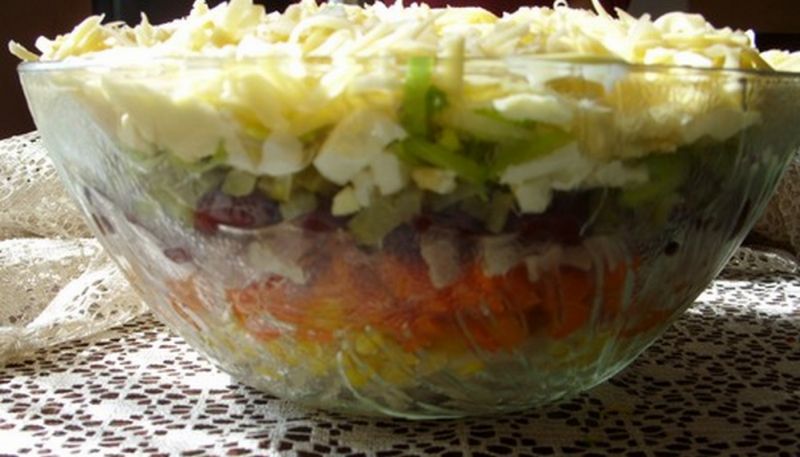 Sałatka wielowarstwowa Sałatka wielowarstwowa