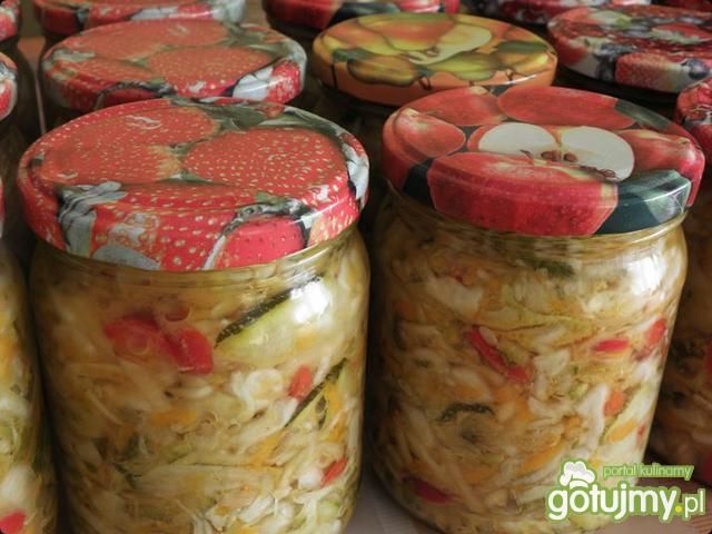 Sałatka wielowarzywna do słoików. Sałatka wielowarzywna do słoików.