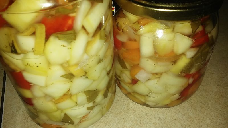 Sałatka wielowarzywna na zimę Sałatka wielowarzywna na zimę