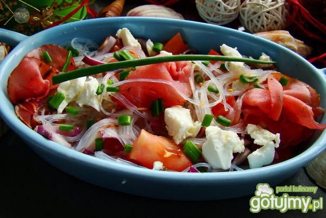 Sałatka wiosenna z makaronem ryżowym