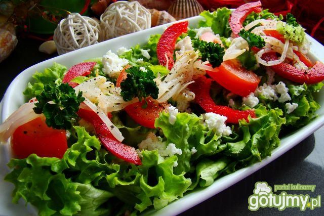 Sałatka wiosenna z twarożkiem 