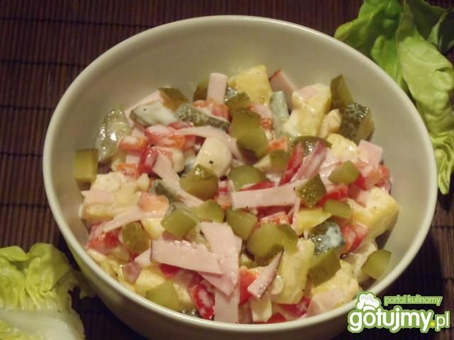 Sałatka z ananasem