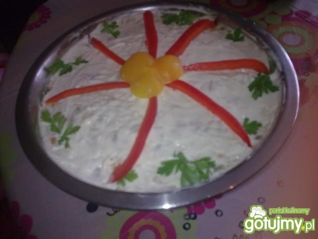 Sałatka z ananasem i rodzynkami