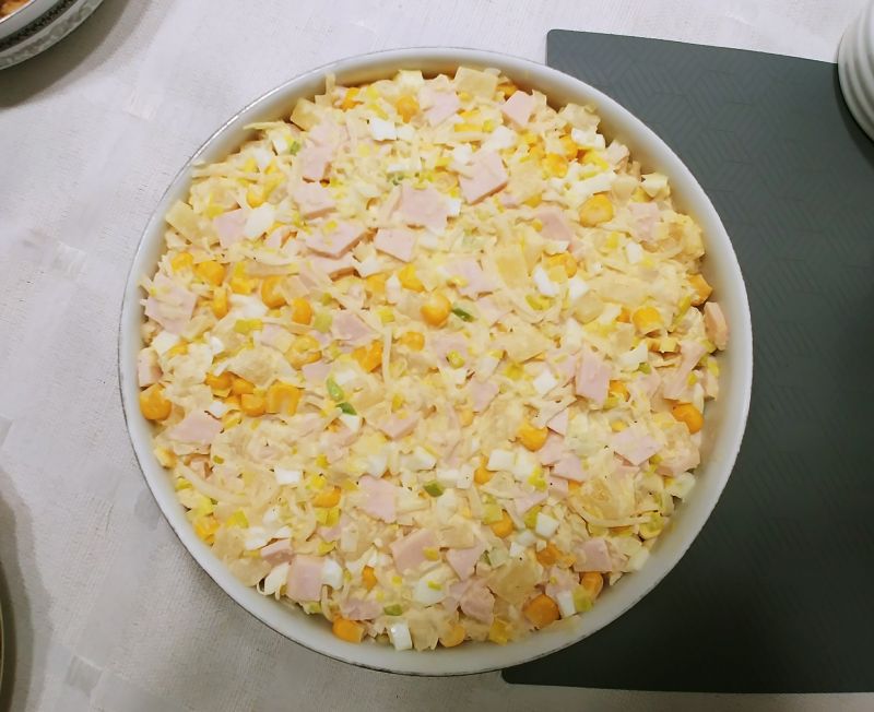 Sałatka z ananasem i selerem konserwowym Sałatka z ananasem i selerem konserwowym