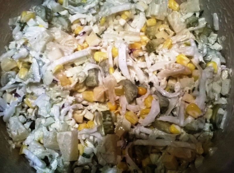 Sałatka z ananasem i serem 