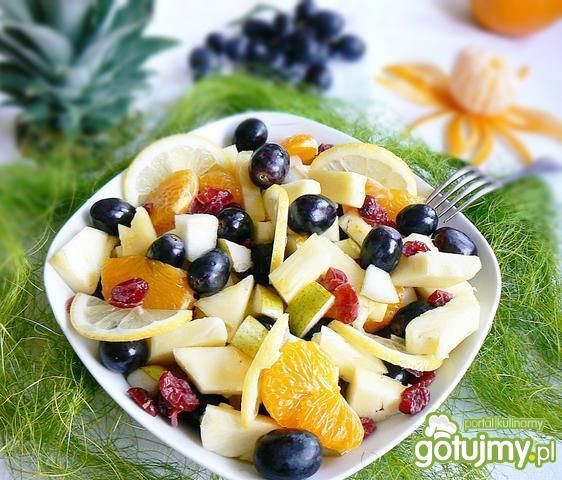 Sałatka z ananasem i winogronem