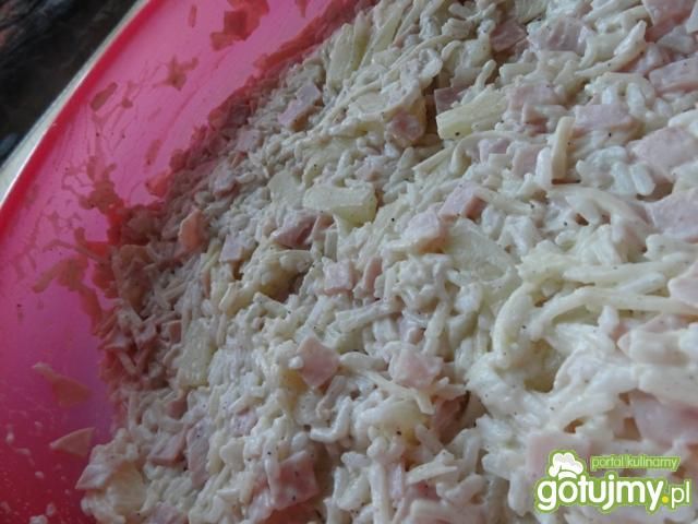 Sałatka z anasem, selerm i szynką