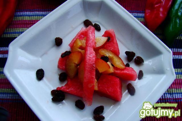 Sałatka z arbuza i śliwki z likierem 