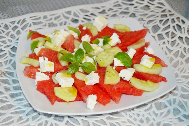 Sałatka z arbuza, ogórka i sera feta Sałatka z arbuza, ogórka i sera feta