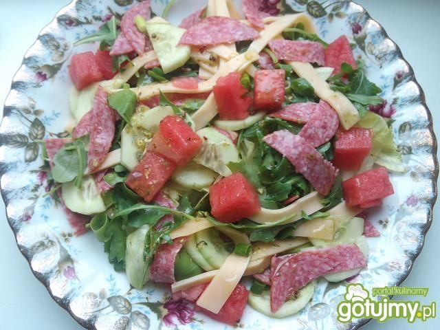 Sałatka z arbuzem i salami Sałatka z arbuzem i salami