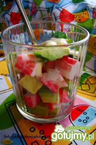 Sałatka z avokado i paluszków krabowych 