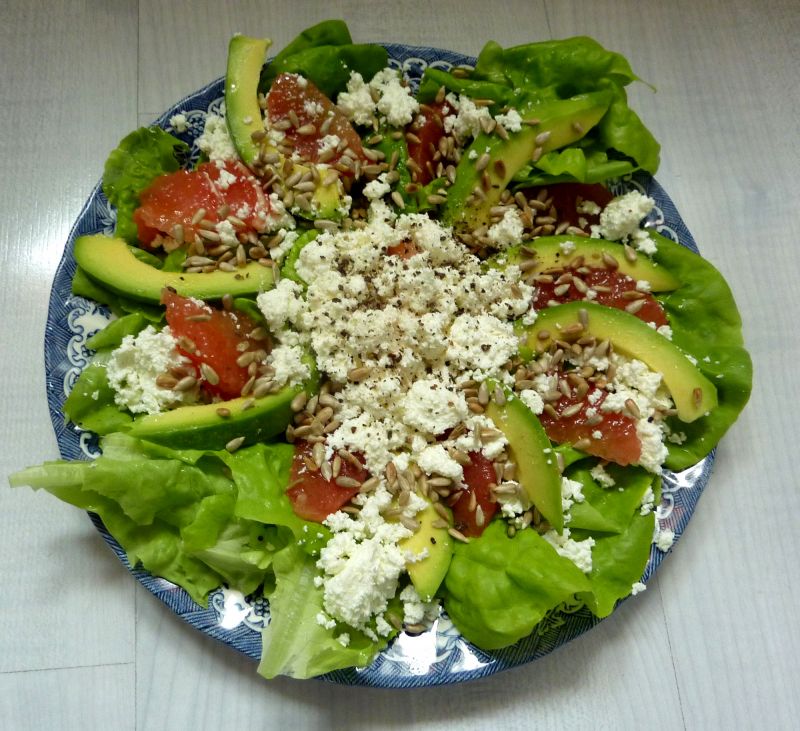 Sałatka z awokado i grejpfrutem