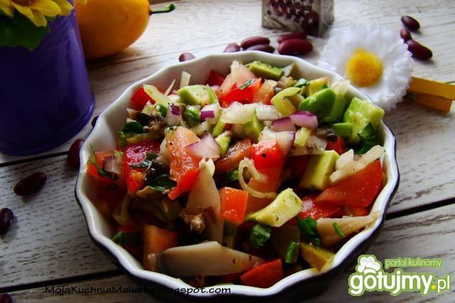 Sałatka z awokado i pieczarek 