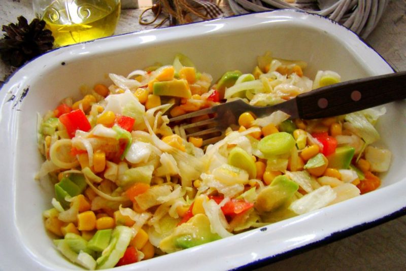 Sałatka z awokado i pora Sałatka z awokado i pora