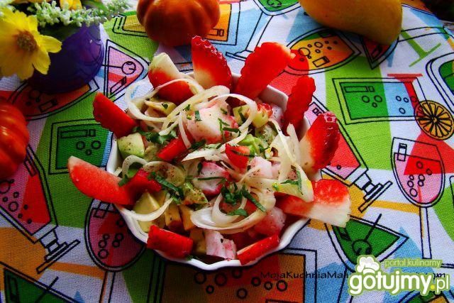 Sałatka z awokado i truskawek