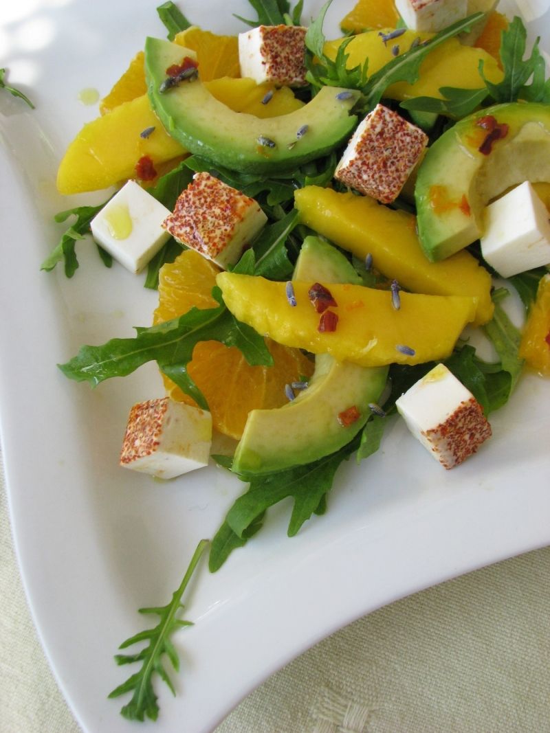 Sałatka z awokado, mango i pomarańczy Sałatka z awokado, mango i pomarańczy