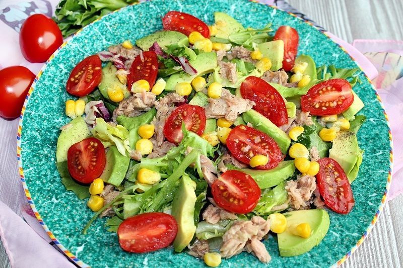 Sałatka z awokado i tuńczyka  Sałatka z awokado i tuńczyka