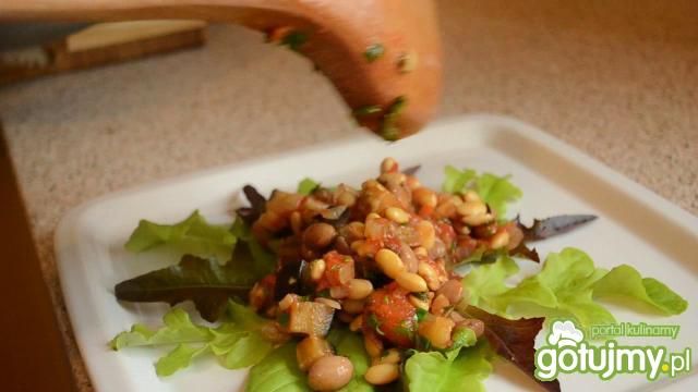 Sałatka z bakłażana i fasoli pinto