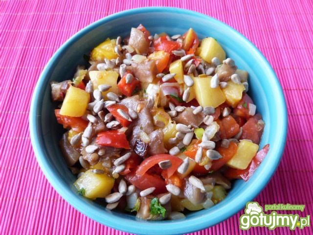 Sałatka z bakłażana, kabaczka i papryki