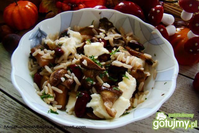 Sałatka z bakłażana pieczarek i ryżu Sałatka z bakłażana pieczarek i ryżu