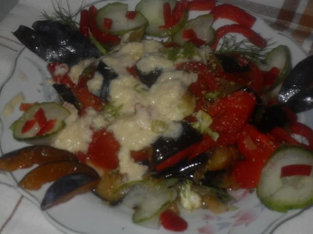 sałatka z bakłażana, pomidorów i papryki sałatka z bakłażana, pomidorów i papryki
