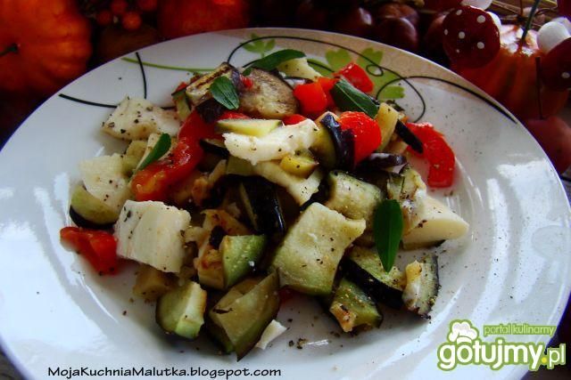 Sałatka z bakłażanu i mozzarelli Sałatka z bakłażanu i mozzarelli