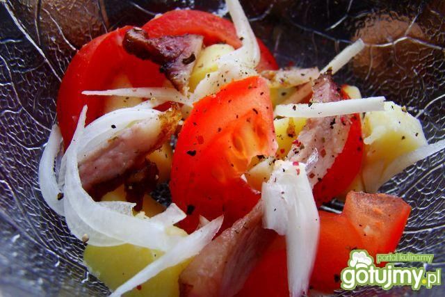 Sałatka z bekonem i ziemniakami  Sałatka z bekonem i ziemniakami