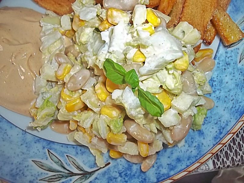 Sałatka z białą fasolką