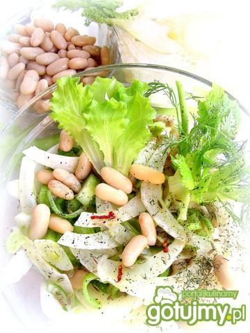 Sałatka z  białej  fasoli i kopru  włosk