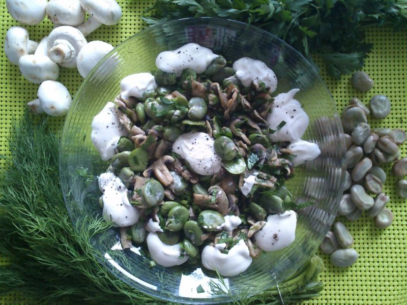 Sałatka z bobem i pieczarkami Sałatka z bobem i pieczarkami