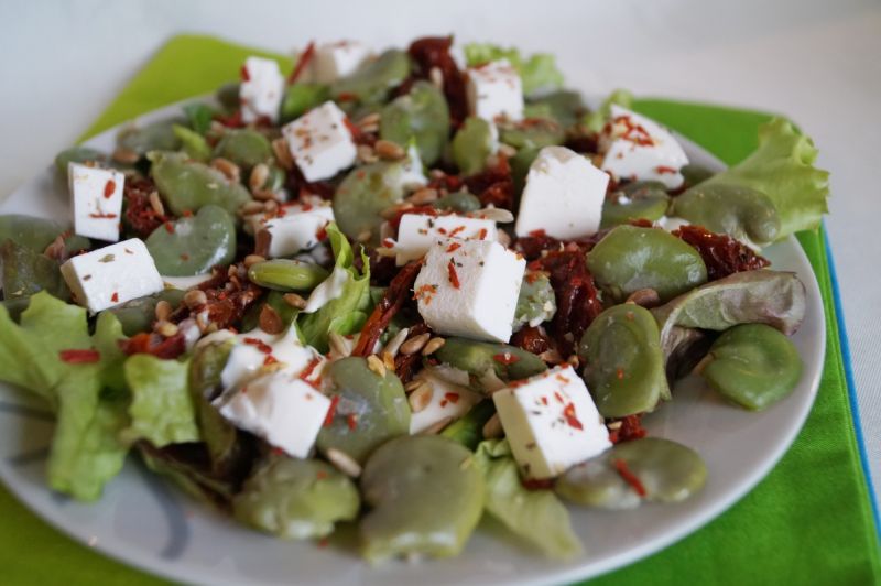 Sałatka z bobem i suszonymi pomidorami Sałatka z bobem i suszonymi pomidorami