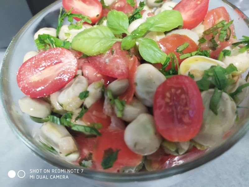 Sałatka z bobu Sałatka z bobu