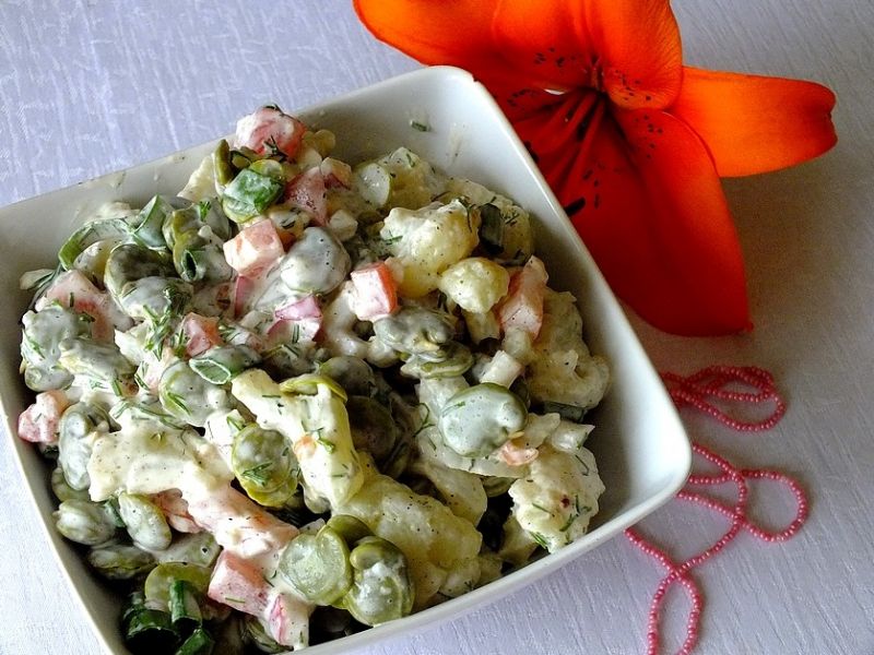 Sałatka z bobu i kalafiora