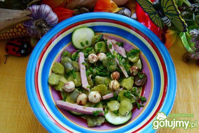 Sałatka z bobu na ciepło 