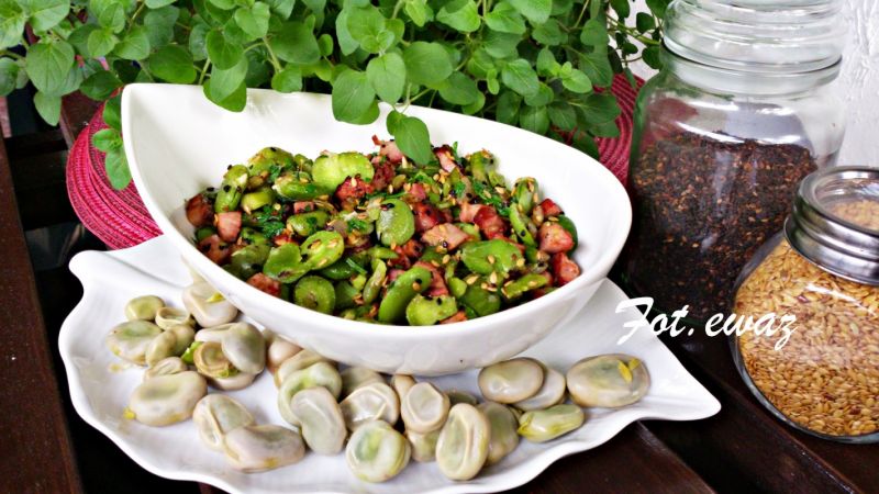 Sałatka z bobu z boczkiem Sałatka z bobu z boczkiem